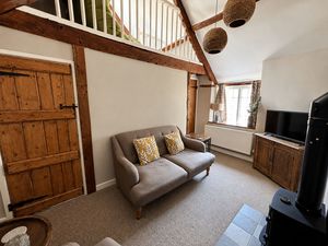 Sitting Room_39SJS(1)- click for photo gallery